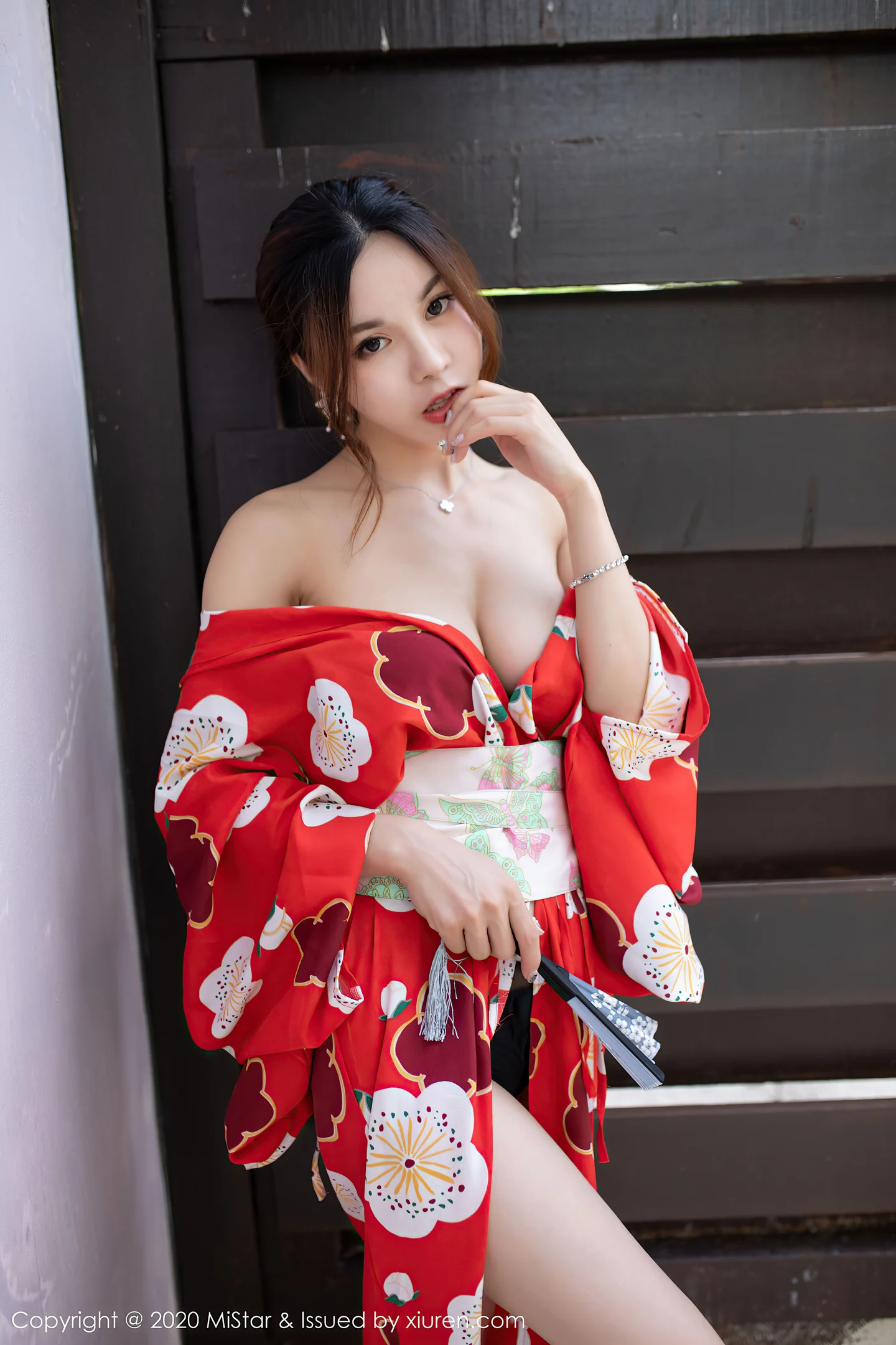 [MiStar魅妍社]Vol.326_嫩模沈佳熹私房鲜艳红色和服半露酥胸白嫩美腿诱惑写真45P-秀人网 - XiuRen.Space